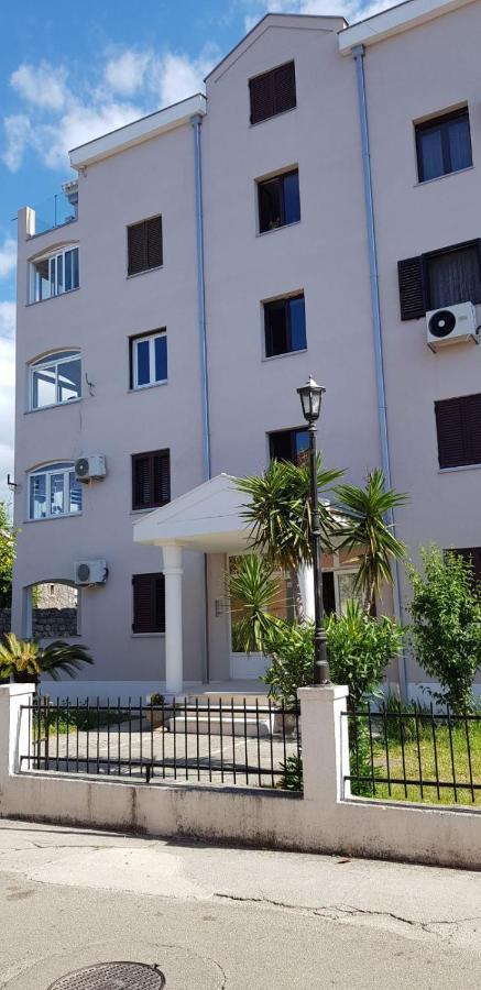Small Oasis Apartment Тиват Экстерьер фото
